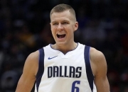 西亚卡姆爆发新星，波尔津吉斯刷新纪录，复出首战轰40分球队迎来希望！的简单介绍